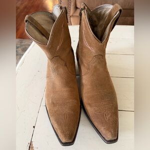 Women’s Tan Suede Ariat Short Boots size 9